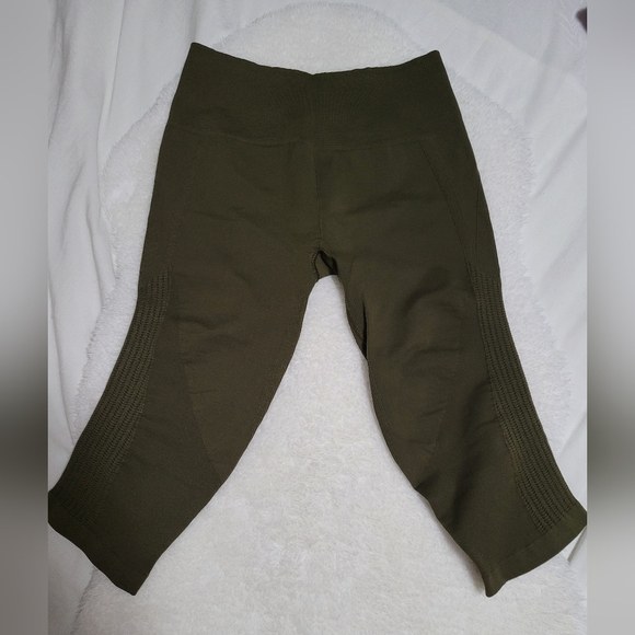 Lululemon Yoga Capri size 10 in Olive Green - Picture 1 of 7